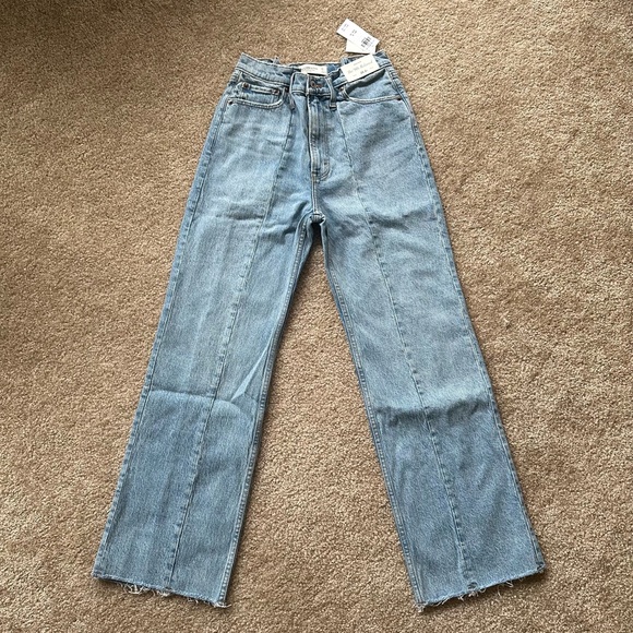 Abercrombie 90s Relaxed Jean High Rise NWT - Picture 2 of 5
